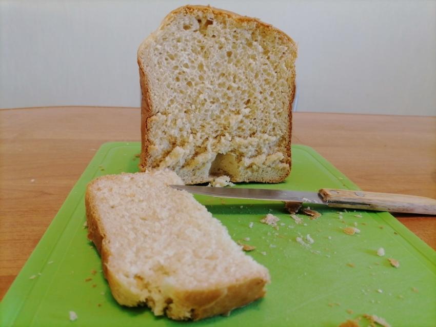 Приготовленный хлеб на быстрой программе сильная корочка Хлебопечка Morphy Richards Homebake 502001-4